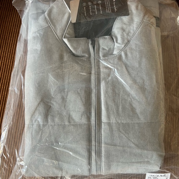 Travis Mathew Top of the Line Vest, Heather Sleet M - Picture 2 of 3
